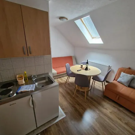 Apartmani Vila *